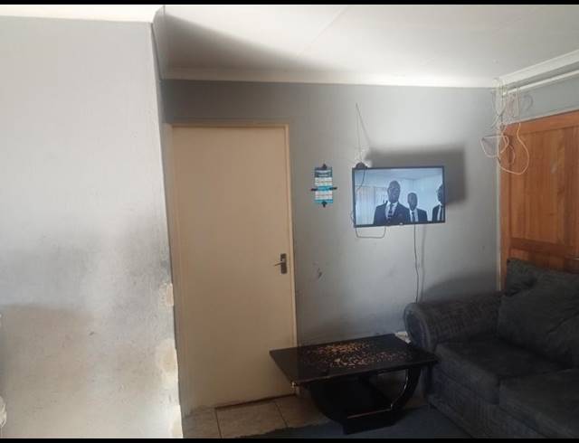 9 BEDROOM HOUSE FOR SALE IN PROTEA GLEN